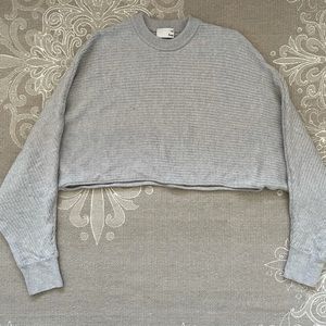 Hip knit cropped sweater in perfect condition